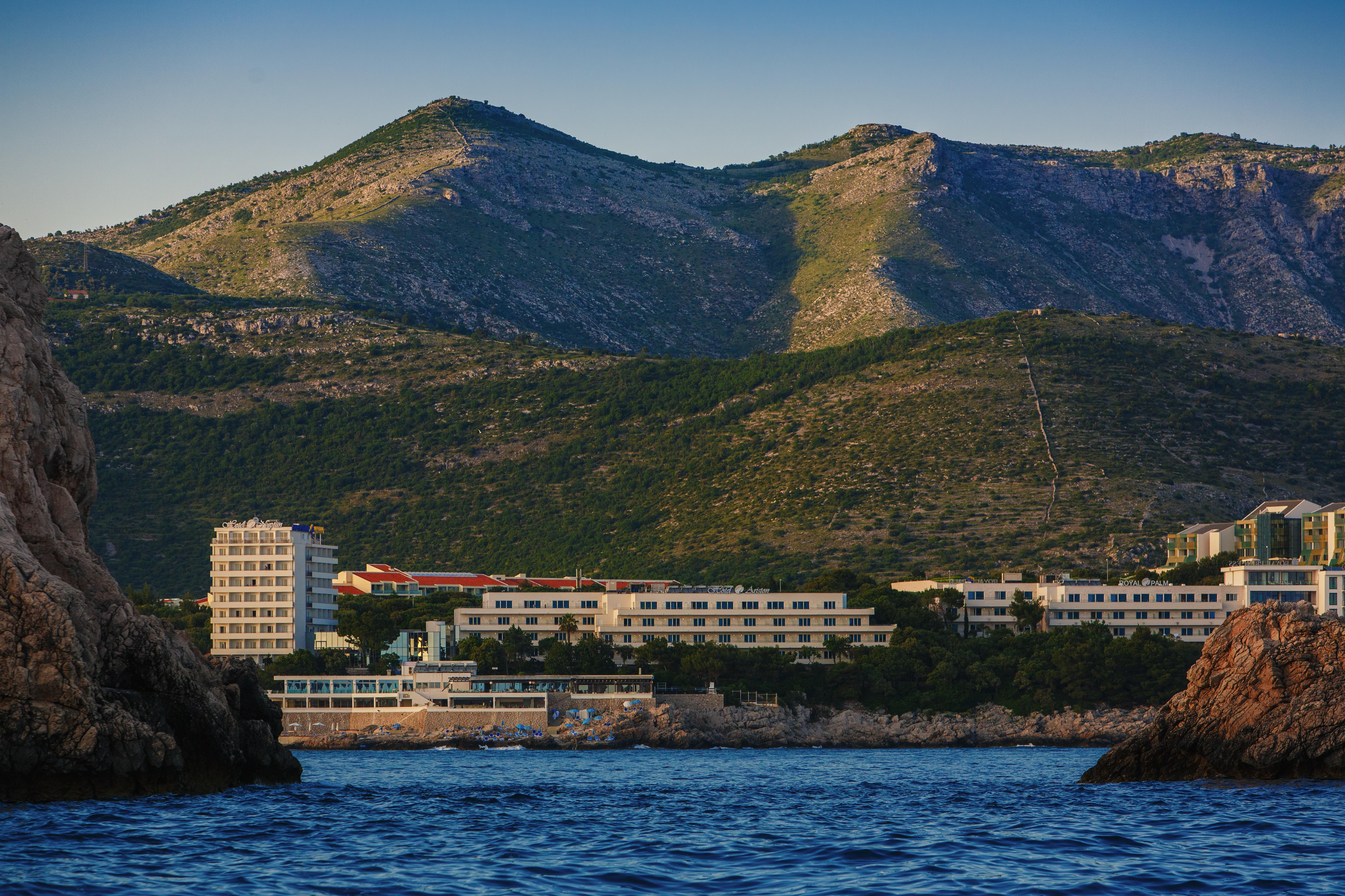 Royal Ariston Hotel Дубровник View of the resort from the sea