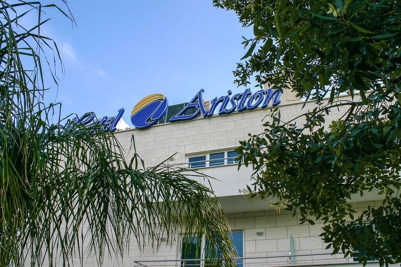 Royal Ariston Hotel Дубровник The headquarters of the airline in Tirana